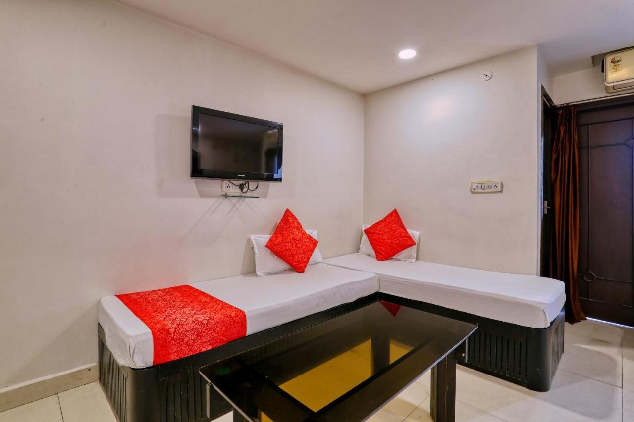 Hotel Galaxy Indore Exteriör bild