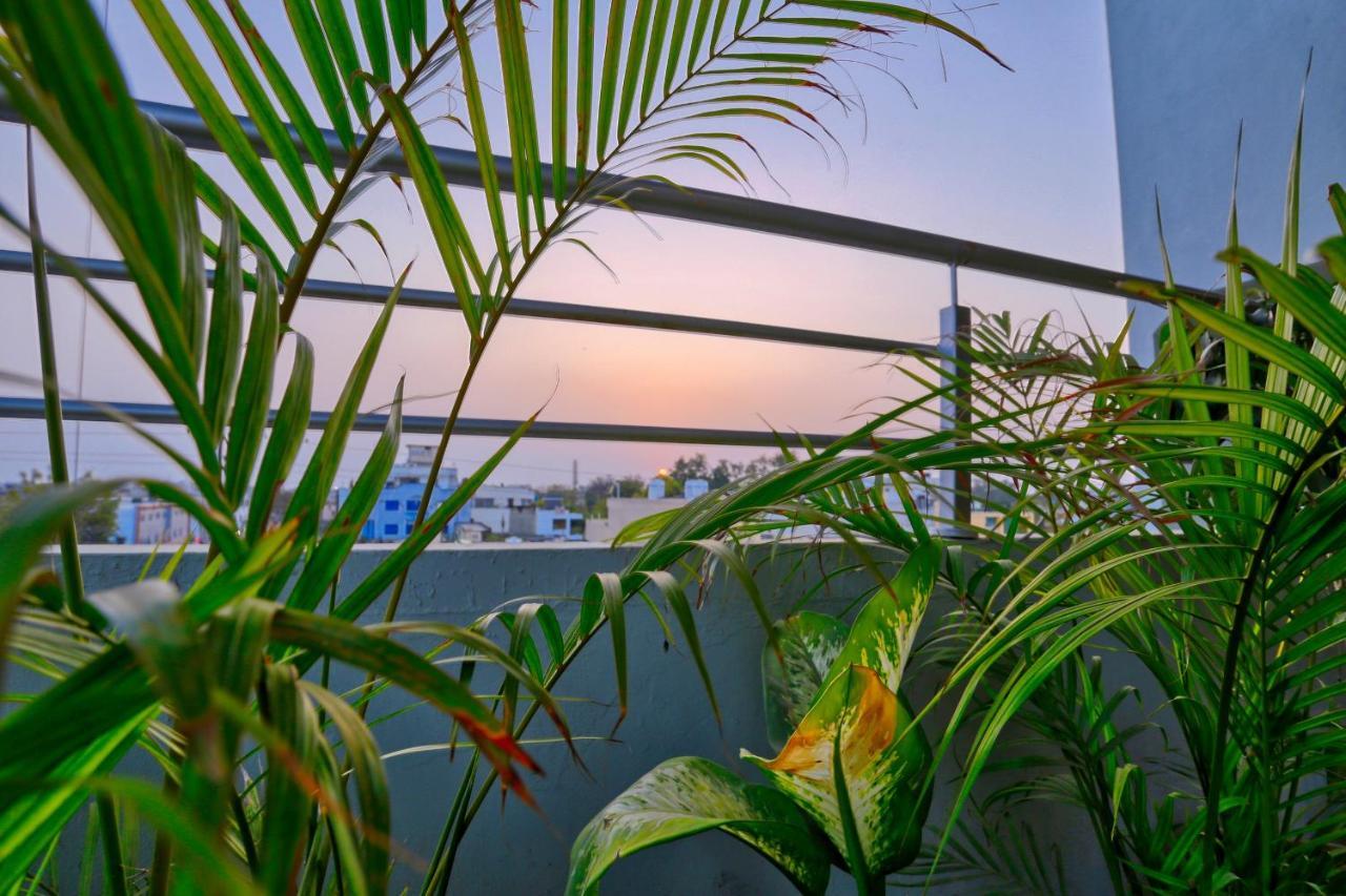 Hotel Galaxy Indore Exteriör bild