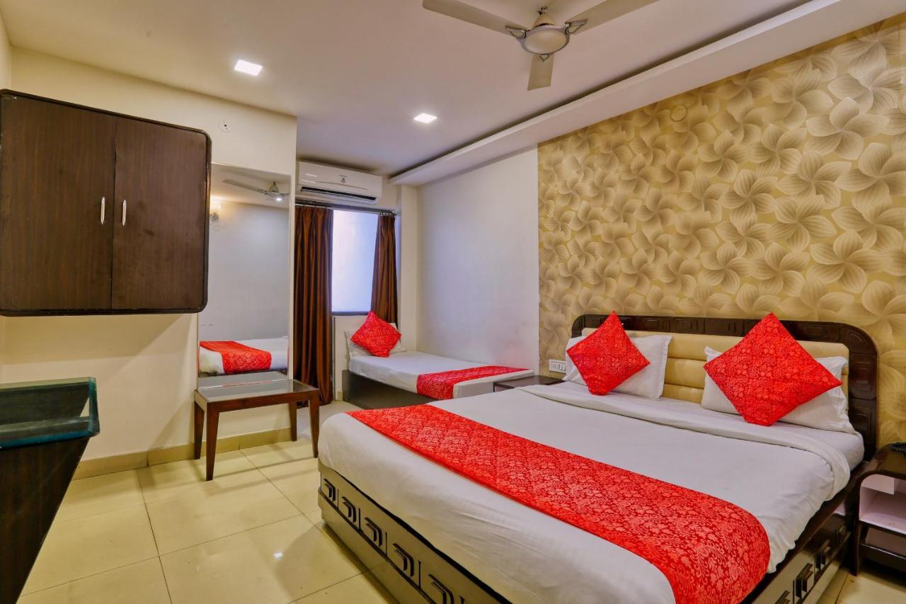 Hotel Galaxy Indore Exteriör bild