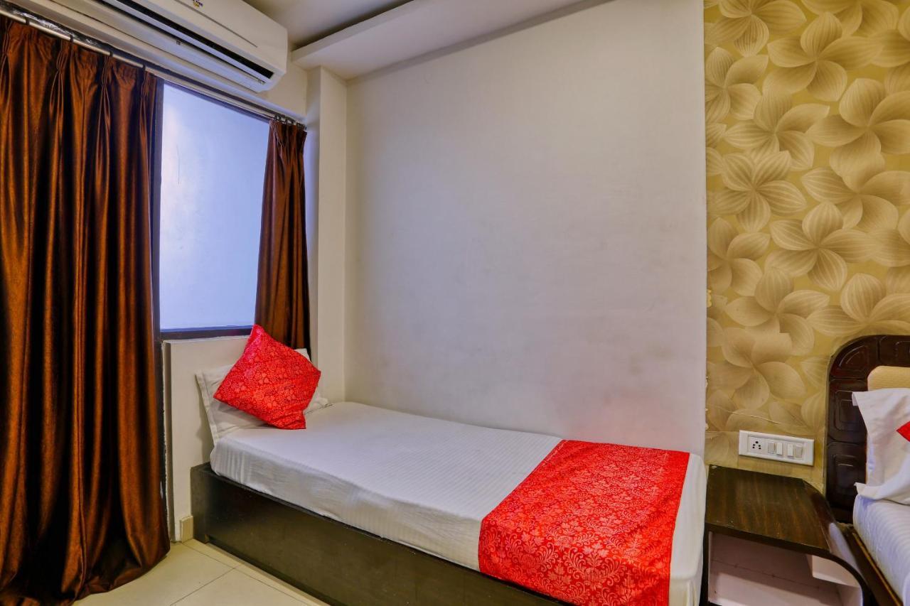 Hotel Galaxy Indore Exteriör bild