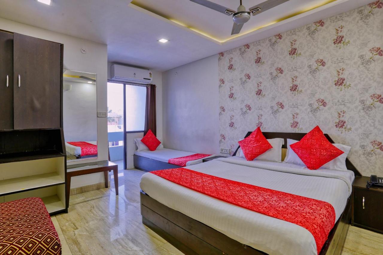 Hotel Galaxy Indore Exteriör bild