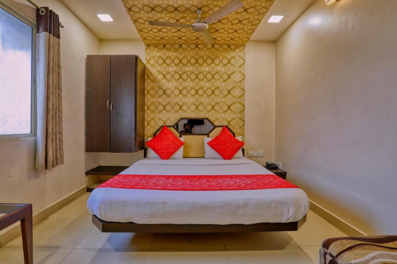 Hotel Galaxy Indore Exteriör bild
