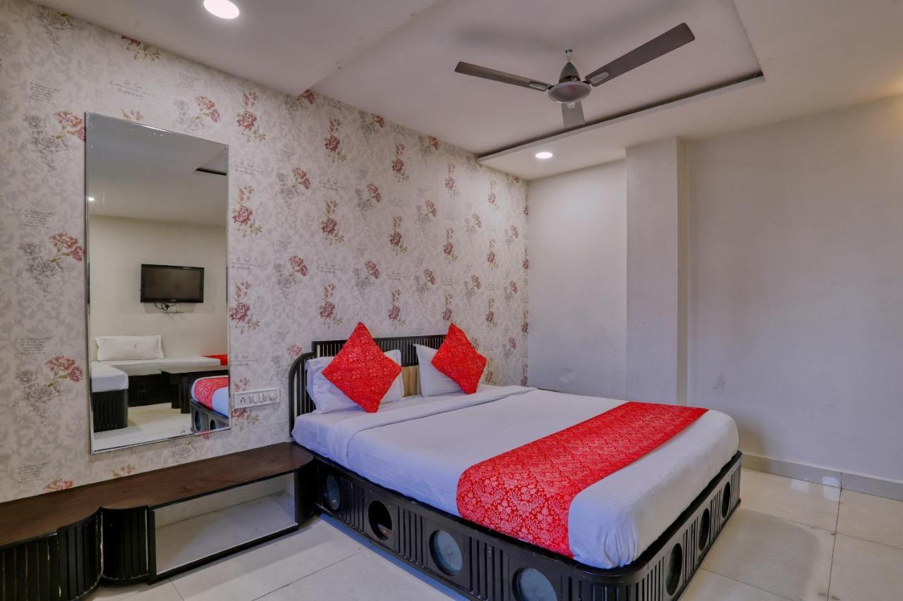 Hotel Galaxy Indore Exteriör bild