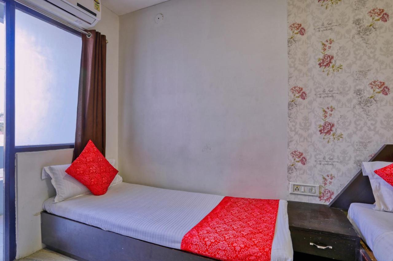 Hotel Galaxy Indore Exteriör bild