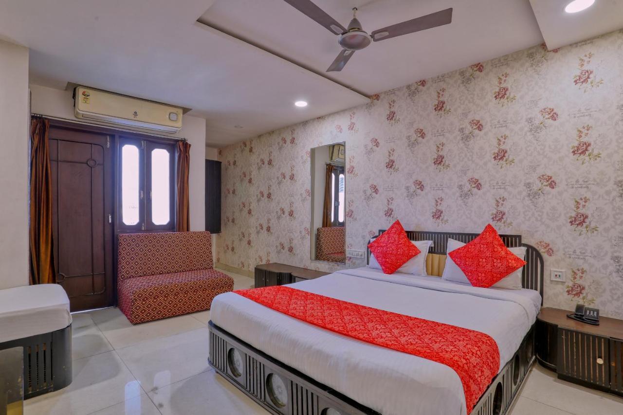 Hotel Galaxy Indore Exteriör bild