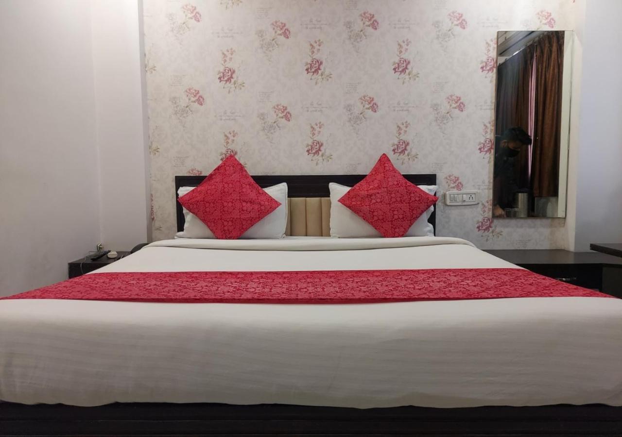 Hotel Galaxy Indore Exteriör bild
