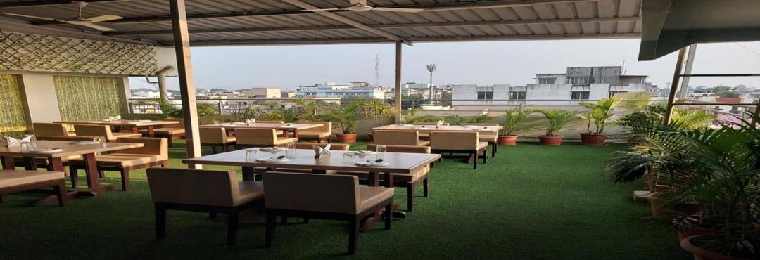 Hotel Galaxy Indore Exteriör bild