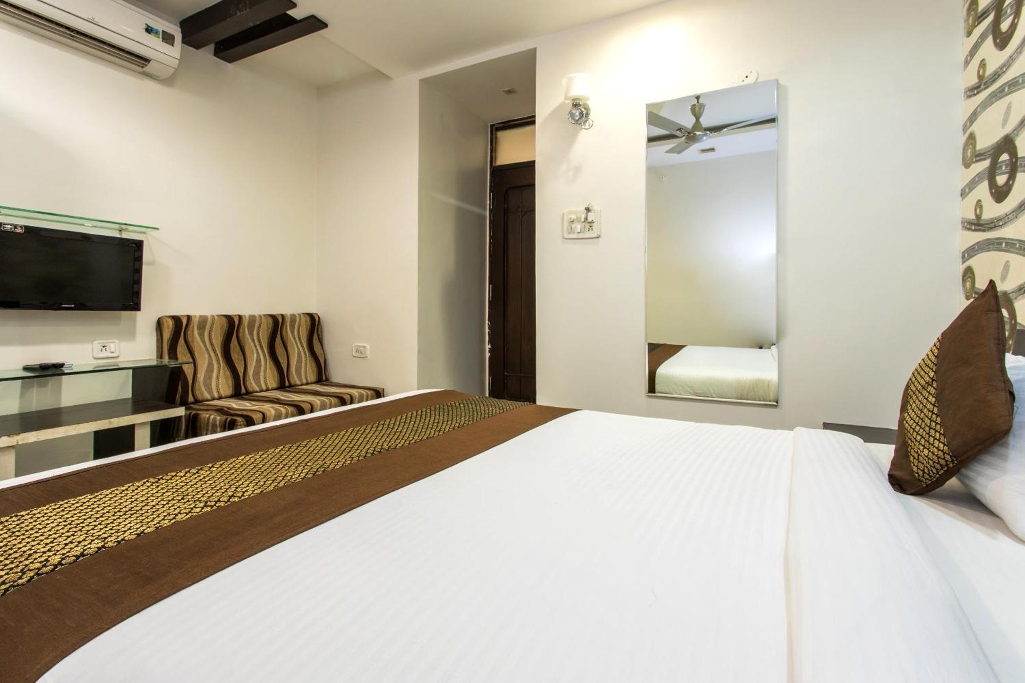 Hotel Galaxy Indore Exteriör bild